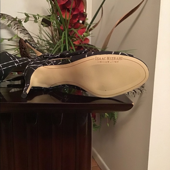 Isaac Mizrahi - Black & White Patterned Pumps - Picture 4 of 7